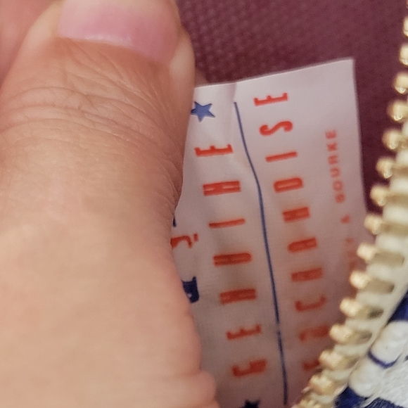 Dooney & Bourke New York Yankees Triple Zip Crossbody Bag - White and Tan - Picture 14 of 15